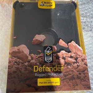 NEW OTTERBOX iPad (5th and 6th gen) Case
Defender Series